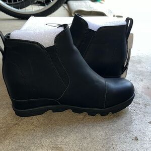 Athlefit woman’s wedge black boots size 11